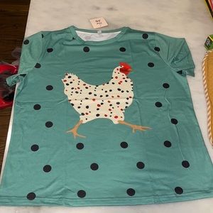 Fun size XL T-shirt with a big chicken